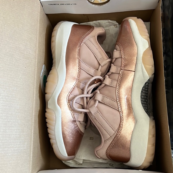 Jordan Shoes - Women’s Air Jordan 11 Retro low